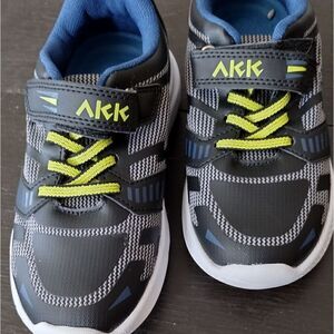 NWT Children's AKK  Life Style sneakers size 29 US size 12